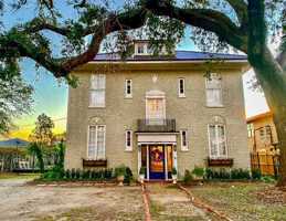 featured image of 121 Park Ave #2