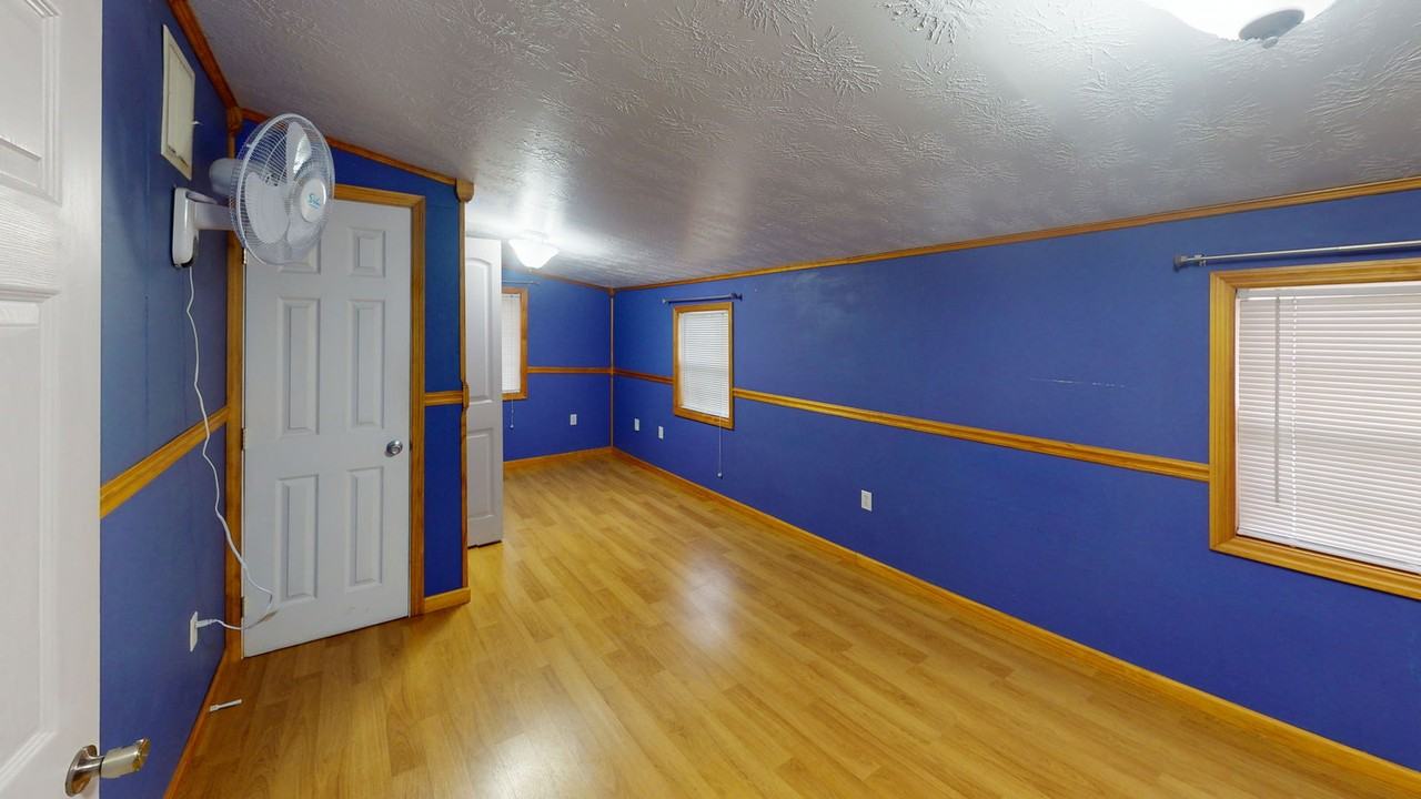 735 Falls St #1-2 - Photo 4 of 8