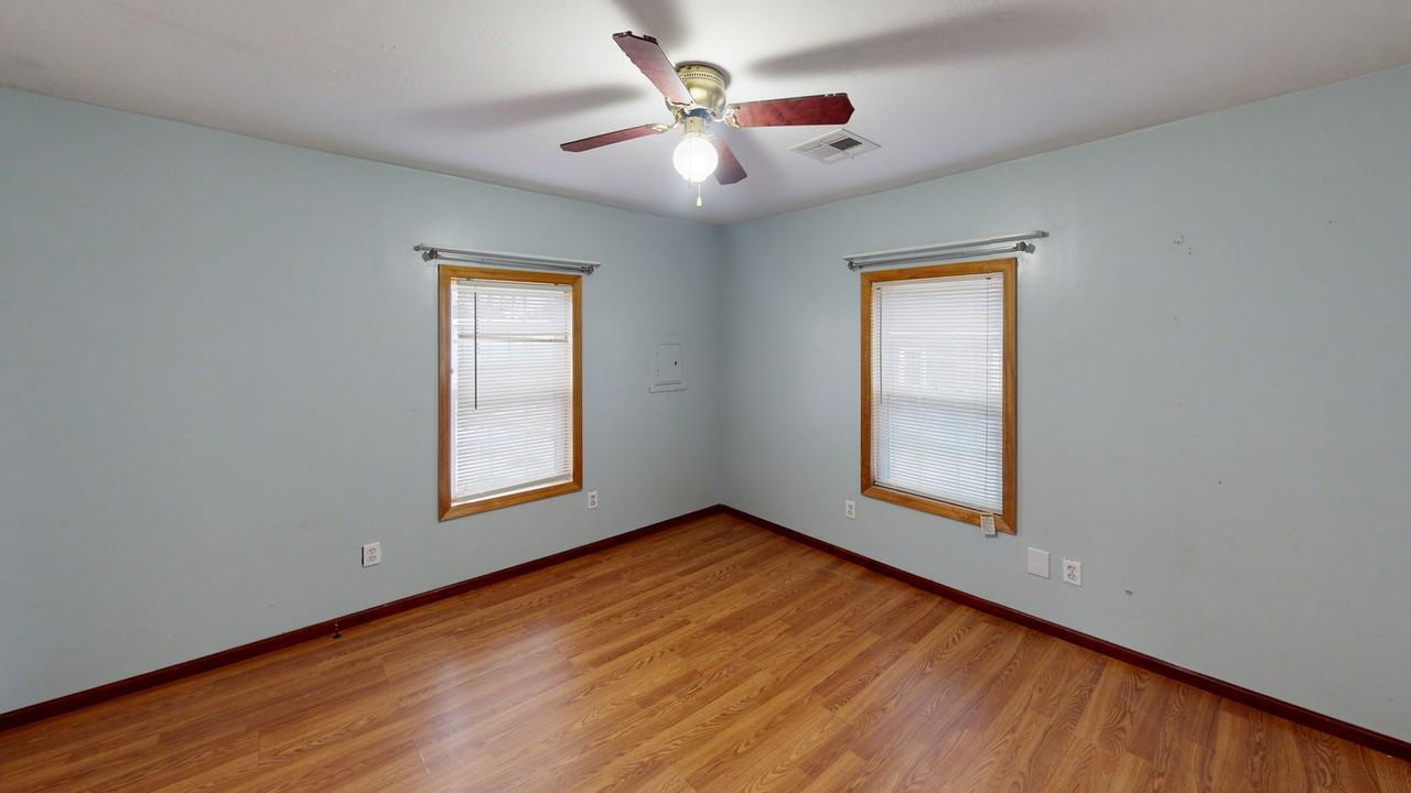 735 Falls St #1-2 - Photo 7 of 8