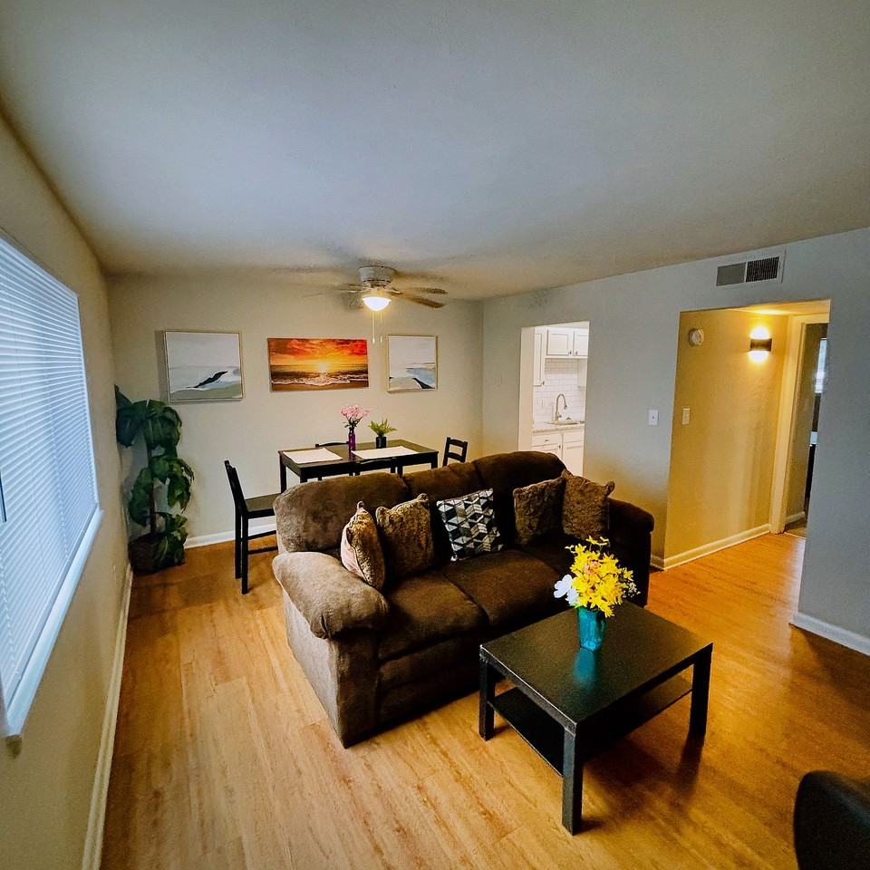 62 Hanover Way - Photo 4 of 8