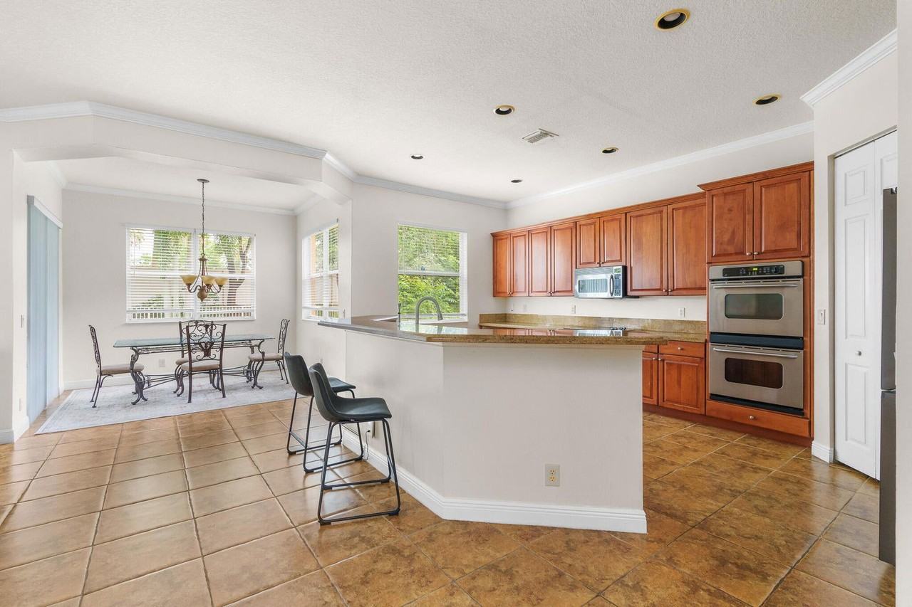 7135 Lake Worth Rd - Photo 3 of 8