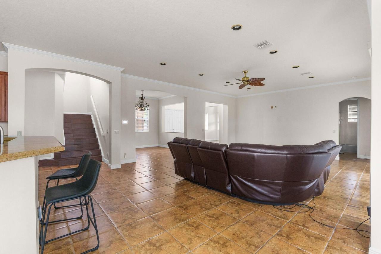 7135 Lake Worth Rd - Photo 4 of 8