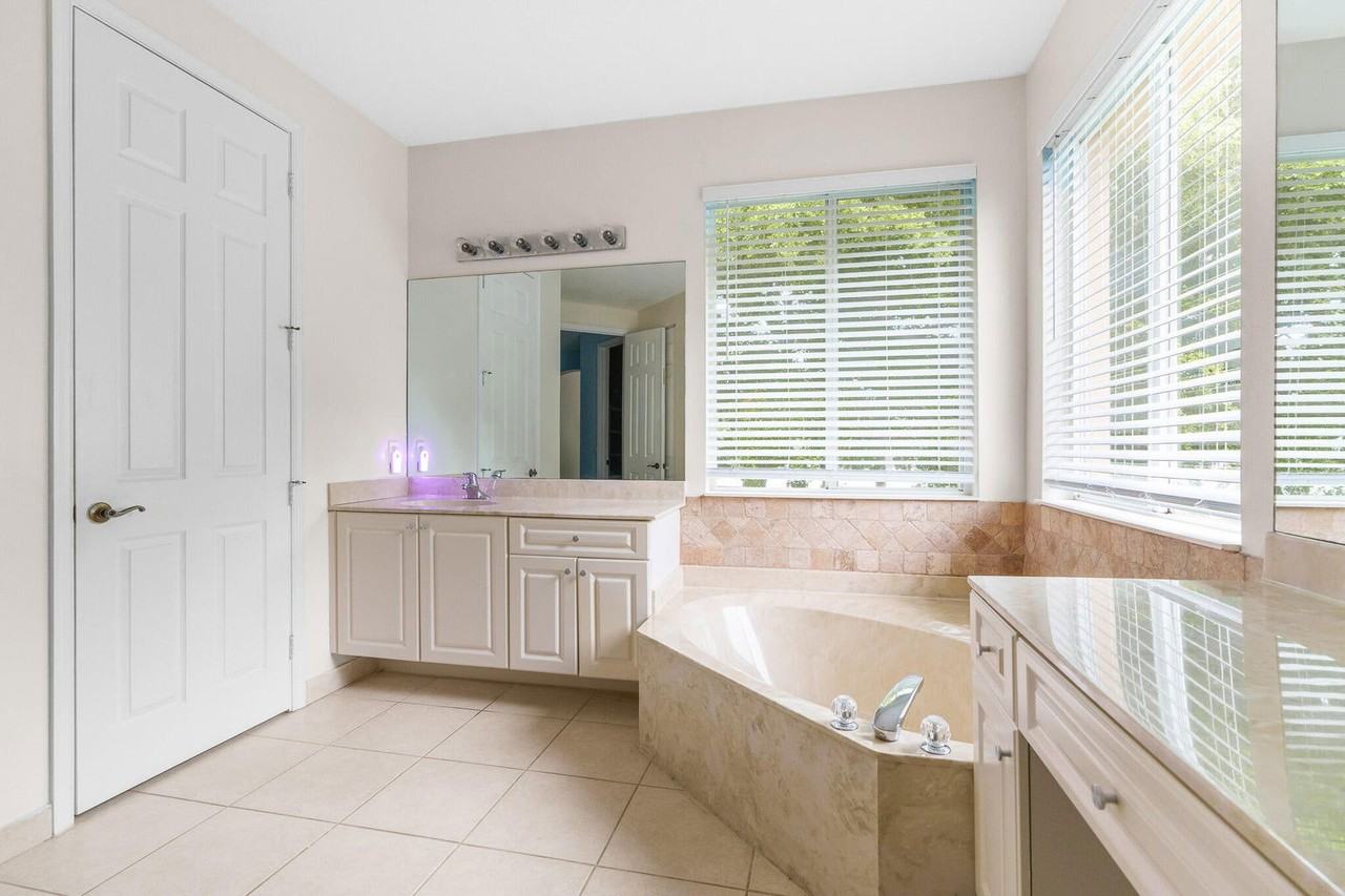 7135 Lake Worth Rd - Photo 6 of 8