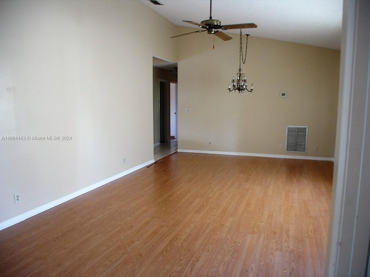 11297 Pine Valley Dr - Photo 5 of 8