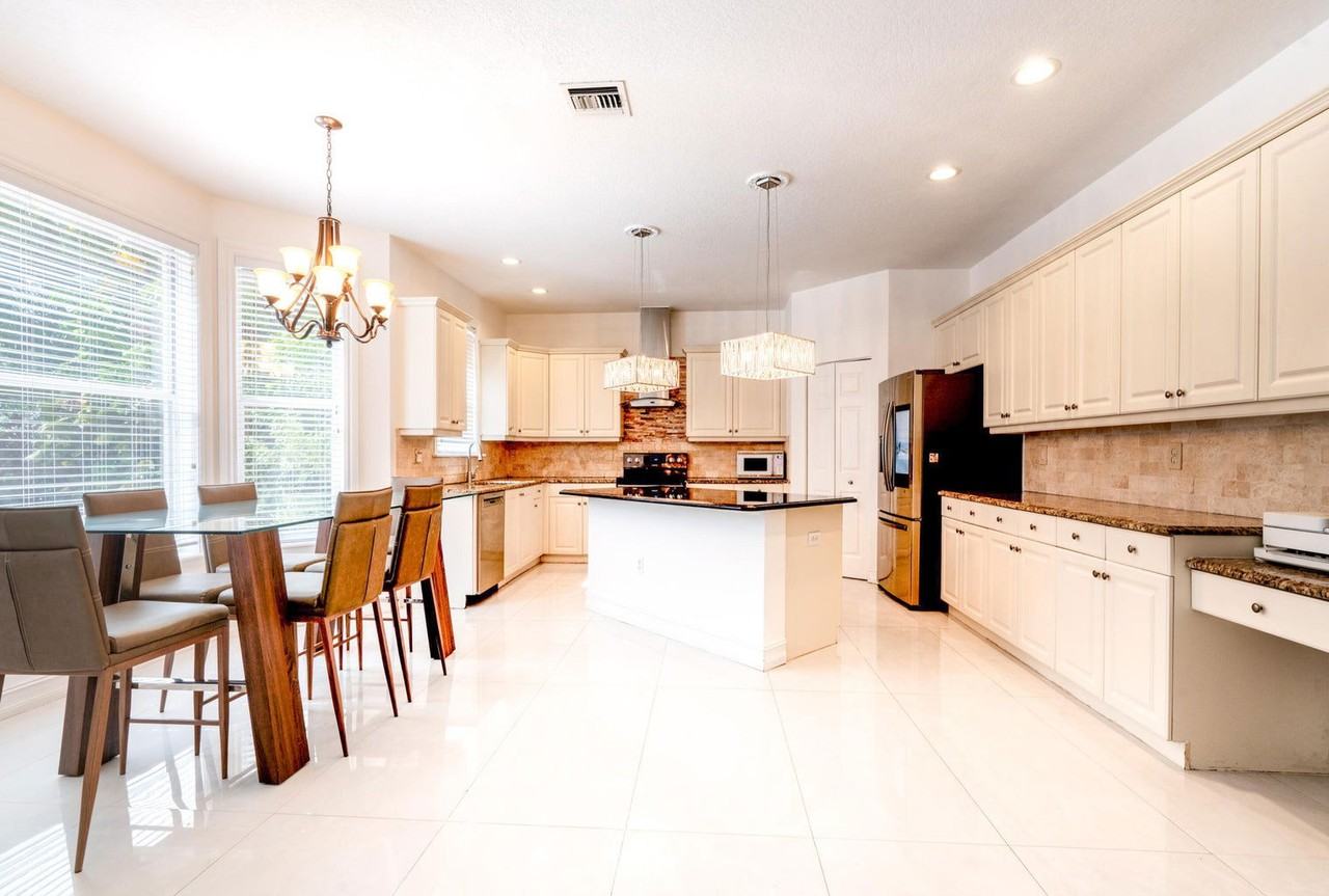 9078 Alexandra Cir - Photo 2 of 7