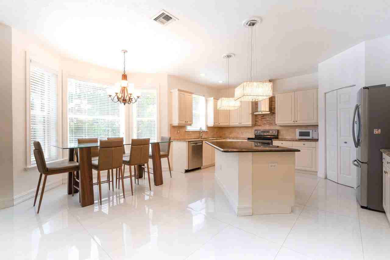 9078 Alexandra Cir - Photo 3 of 7