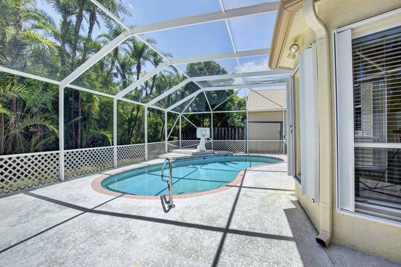 7715 Colony Lake Dr - Photo 2 of 8