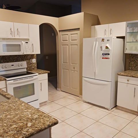 3639 Hudson Ln - Photo 3 of 6