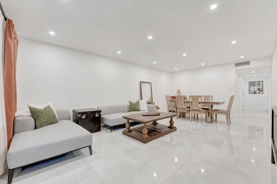 138 S Cypress Rd #224 - Photo 4 of 8