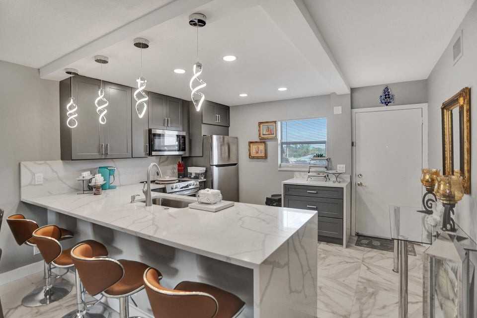 130 Ne 26th Ave #307 - Photo 4 of 8