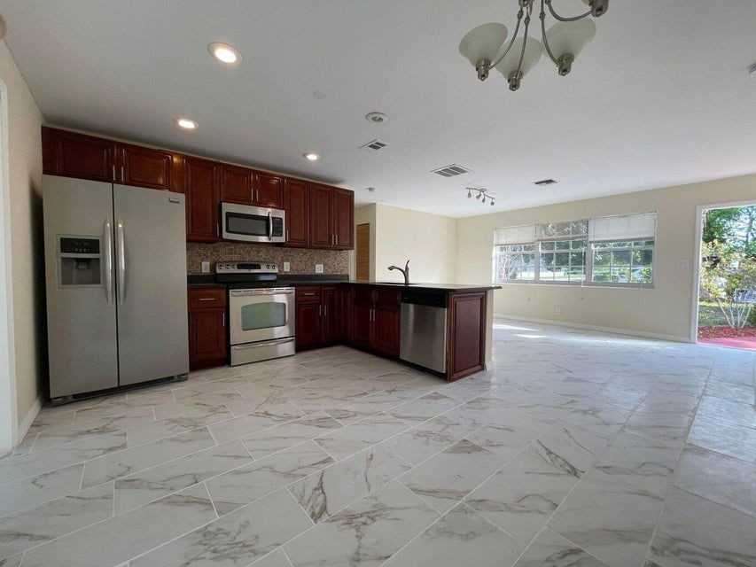 249 Nw 4th Diagonal - Photo 3 of 8