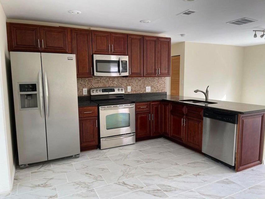 249 Nw 4th Diagonal - Photo 4 of 8