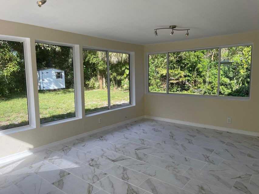 249 Nw 4th Diagonal - Photo 6 of 8