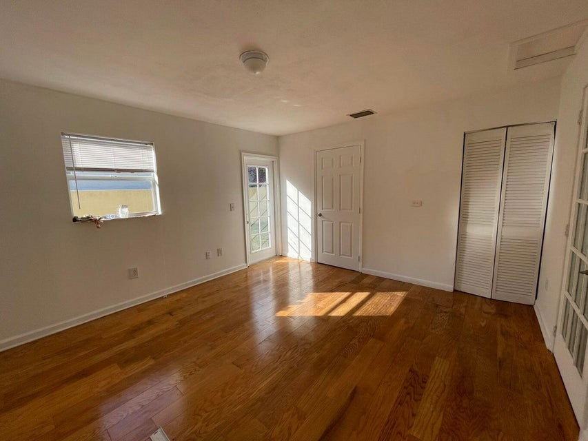 249 Nw 4th Diagonal - Photo 7 of 8