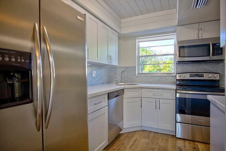 18081 Se Country Club Dr #141 - Photo 2 of 4