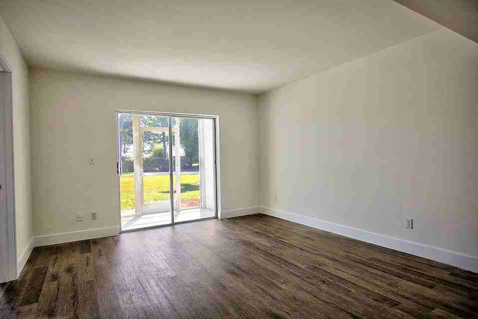 18081 Se Country Club Dr #141 - Photo 3 of 4