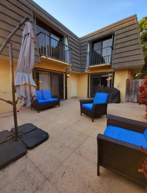 727 7th Way - Photo 3 of 5