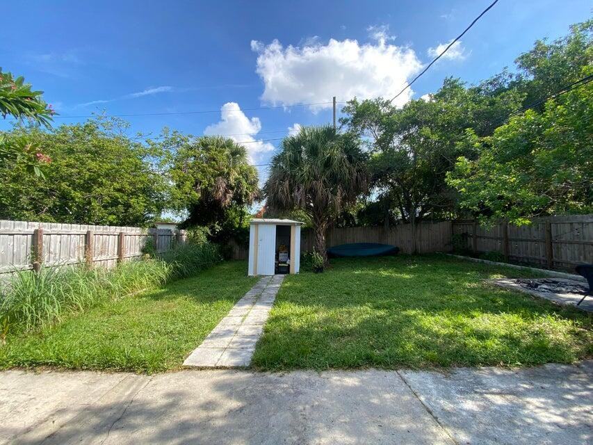 917 31st St - Photo 2 of 4