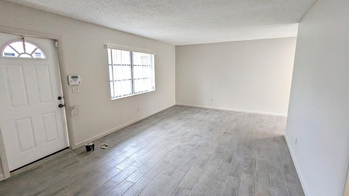 9214 E Highland Pines Blvd - Photo 3 of 4