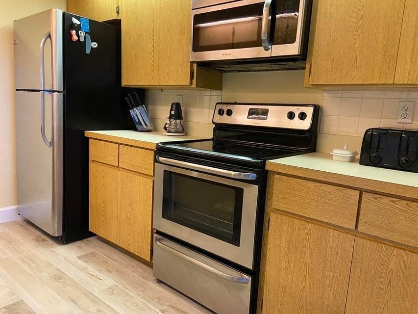 8010 80th Way - Photo 2 of 4