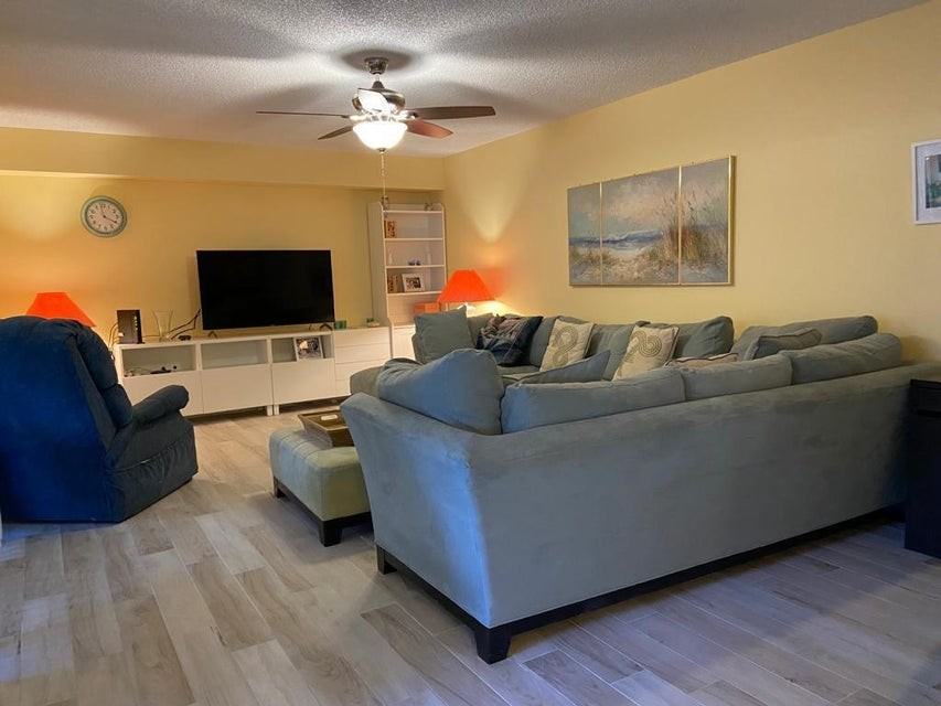 8010 80th Way - Photo 3 of 4