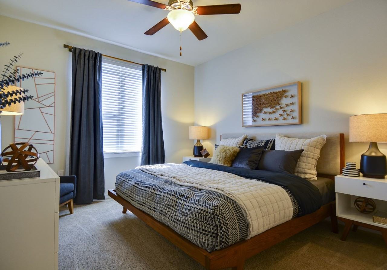 4901 S 1st St - Photo 3 of 6