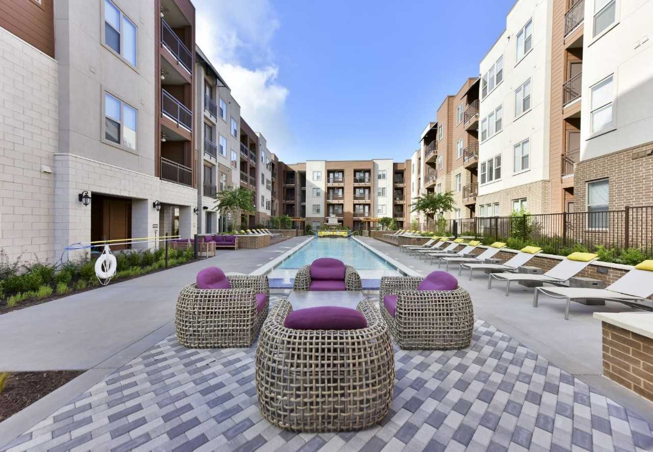 4901 S 1st St - Photo 4 of 6