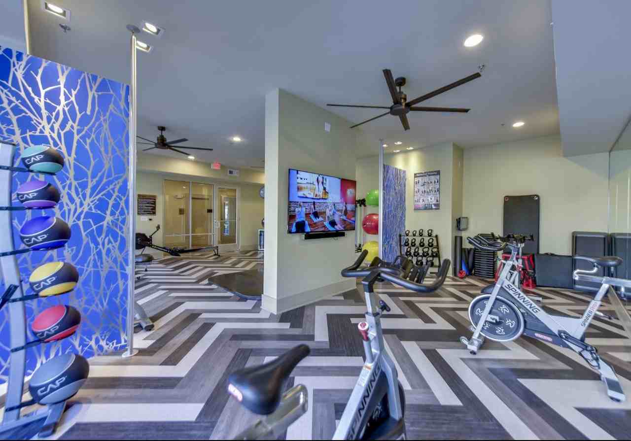 4901 S 1st St - Photo 5 of 6