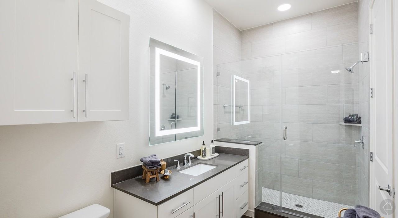 114 E Huntland Dr #1 - Photo 2 of 8