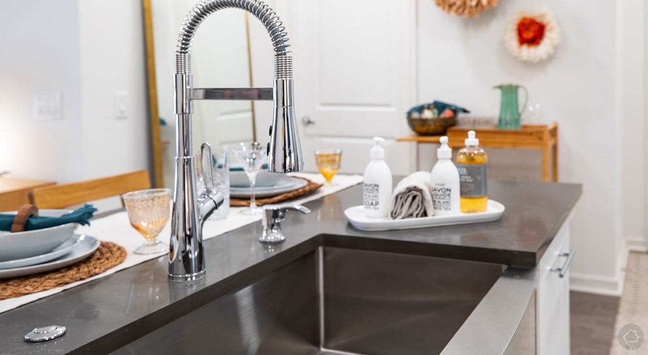 114 E Huntland Dr #1 - Photo 3 of 8