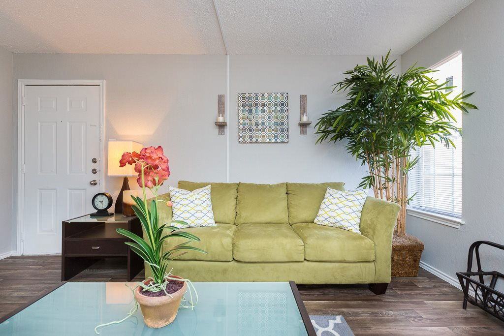 1443 Coronado Hills Drive - Photo 3 of 7