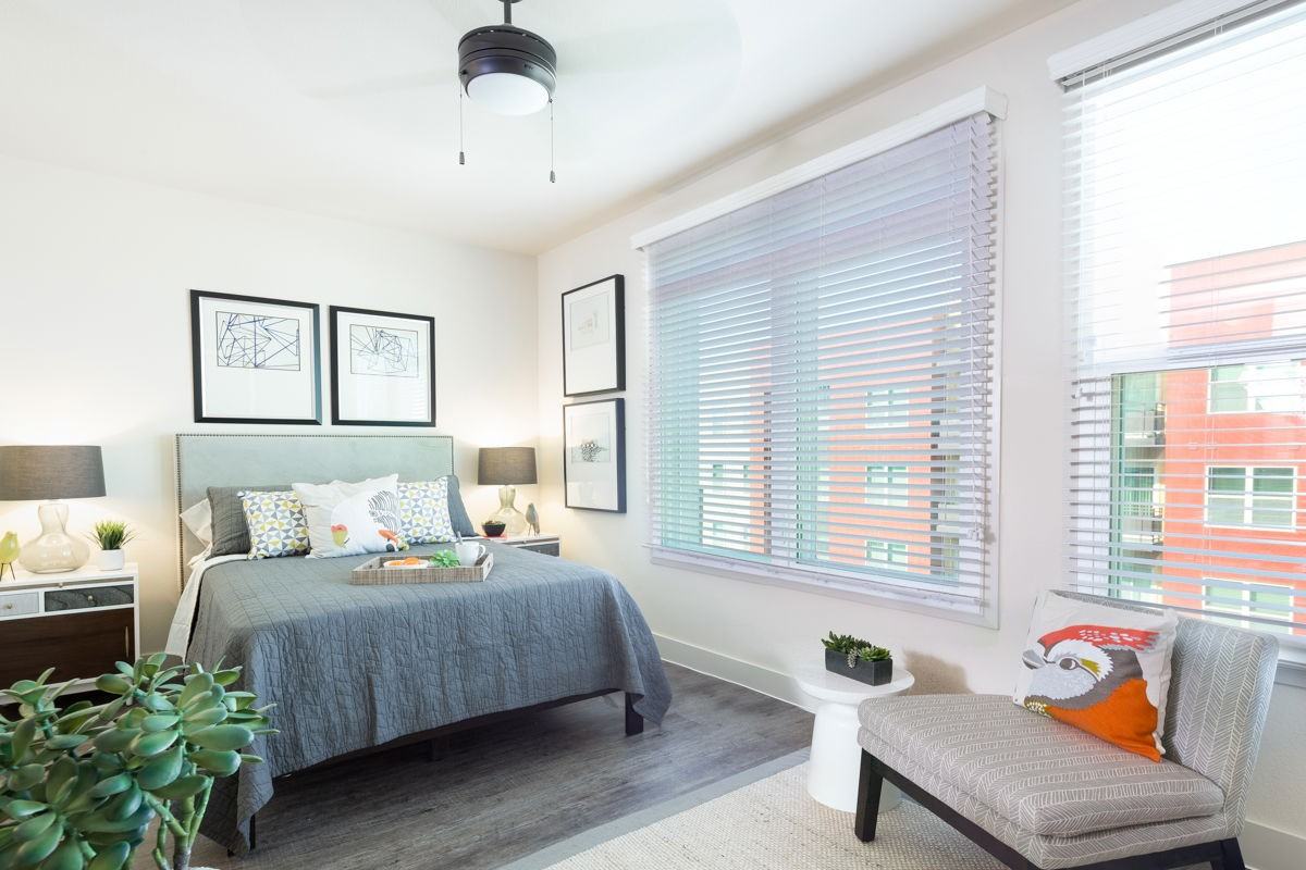 10622 Burnet Rd - Photo 3 of 7