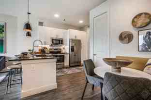 6205 N Lamar Blvd - Photo 1 of 1