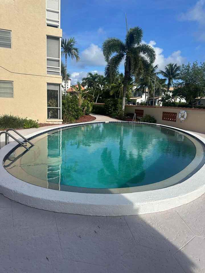 371 Sw 8th St #2HW - Photo 2 of 7