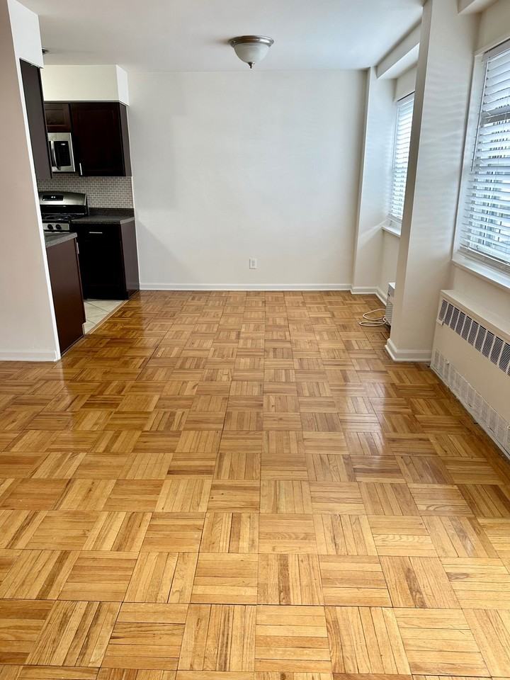 21 Hudson Ter #6D - Photo 2 of 8