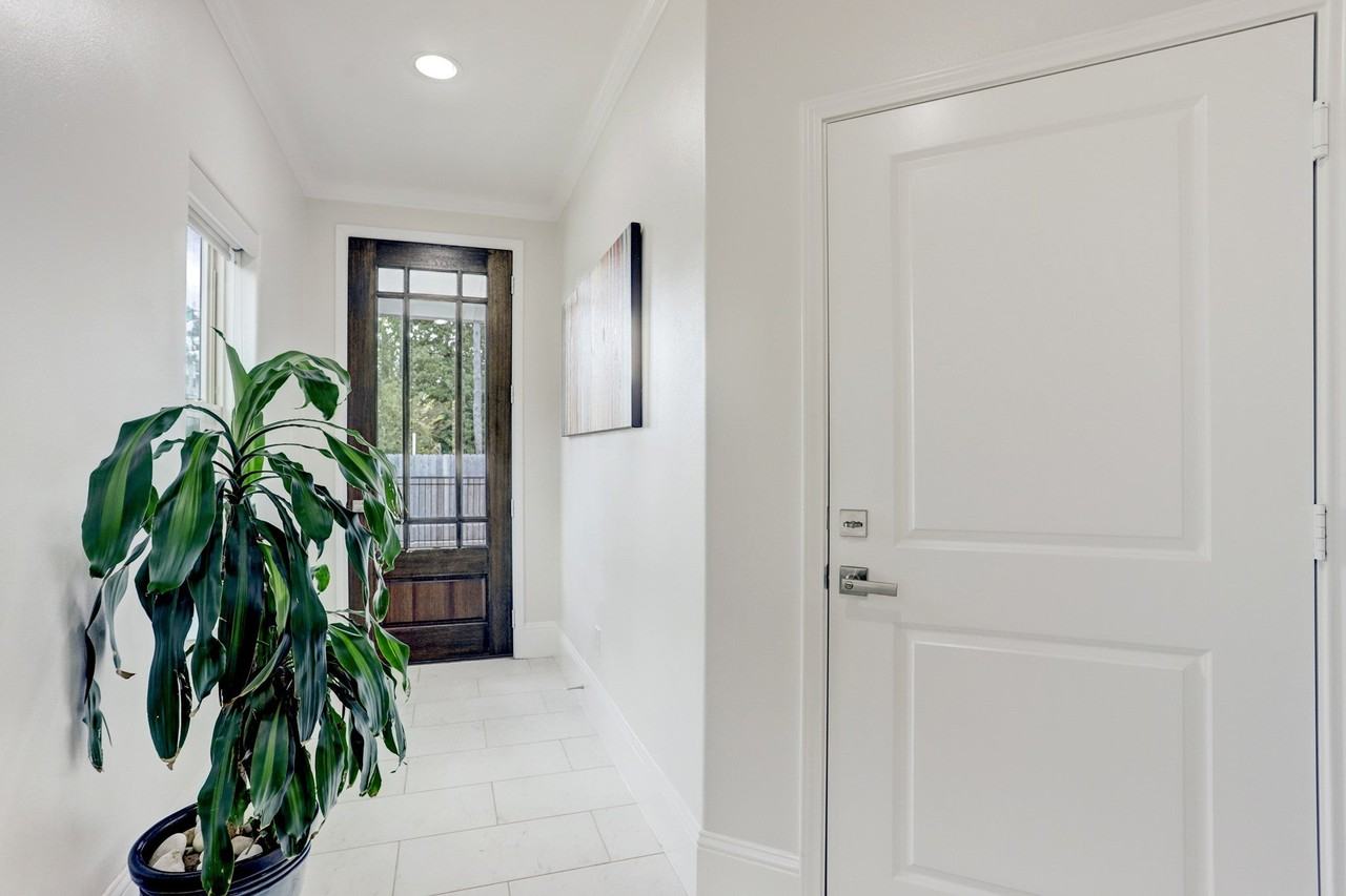 1230 W 25th St - Photo 4 of 13