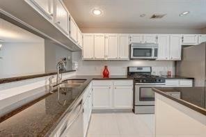 27 Lush Meadow Pl - Photo 2 of 20