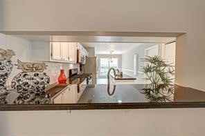 27 Lush Meadow Pl - Photo 6 of 20