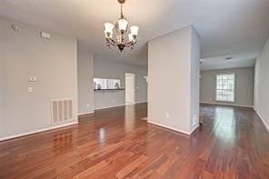 27 Lush Meadow Pl - Photo 7 of 20