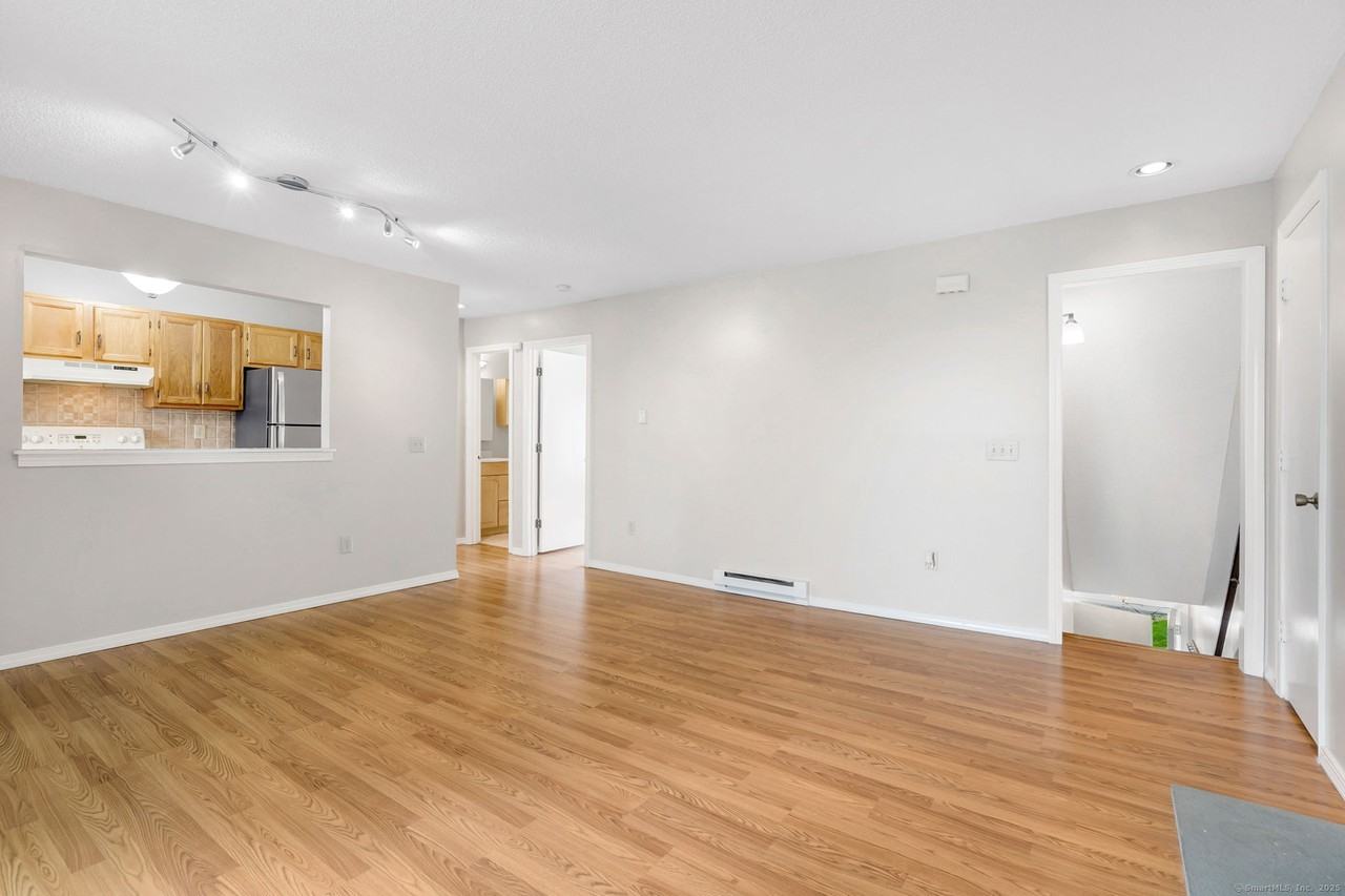 151 Shelter Rock Rd - Photo 4 of 22