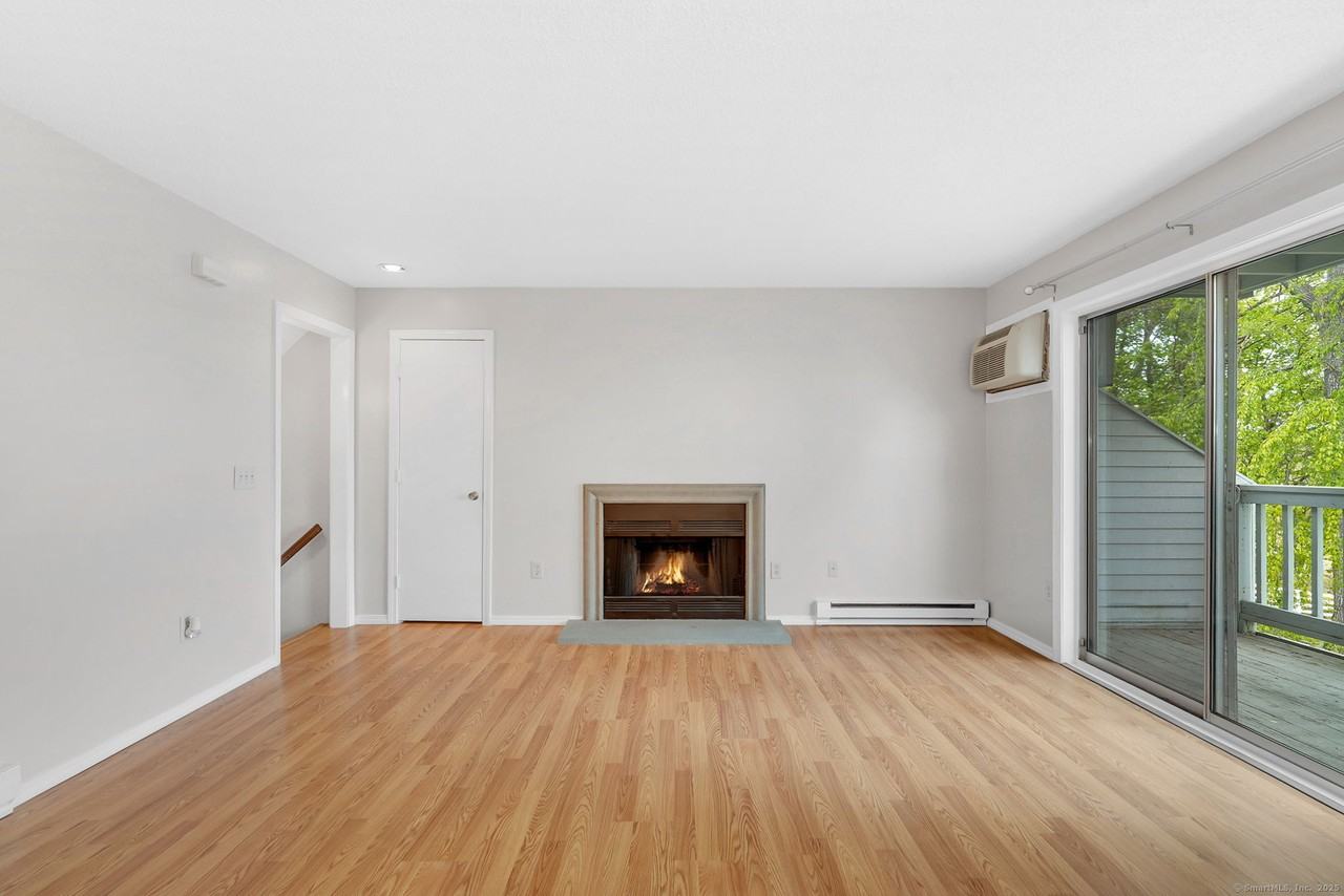 151 Shelter Rock Rd - Photo 5 of 22