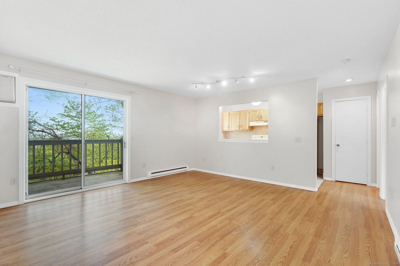 151 Shelter Rock Rd - Photo 7 of 22