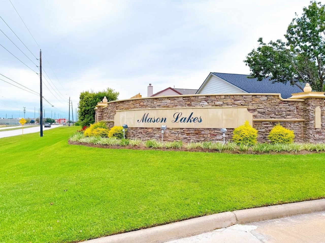 4030 Mt Whitney Way - Photo 2 of 22