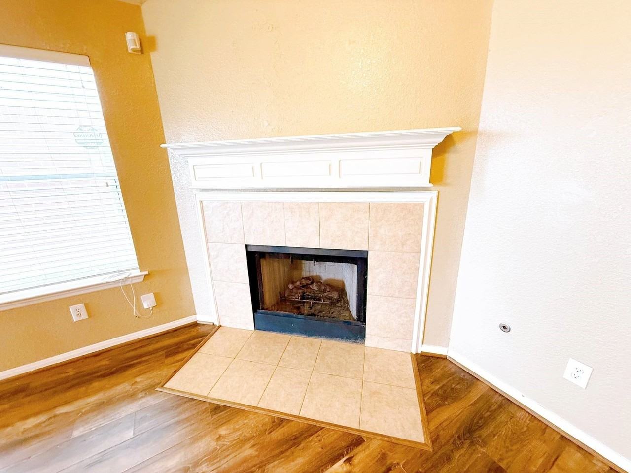 4030 Mt Whitney Way - Photo 5 of 22