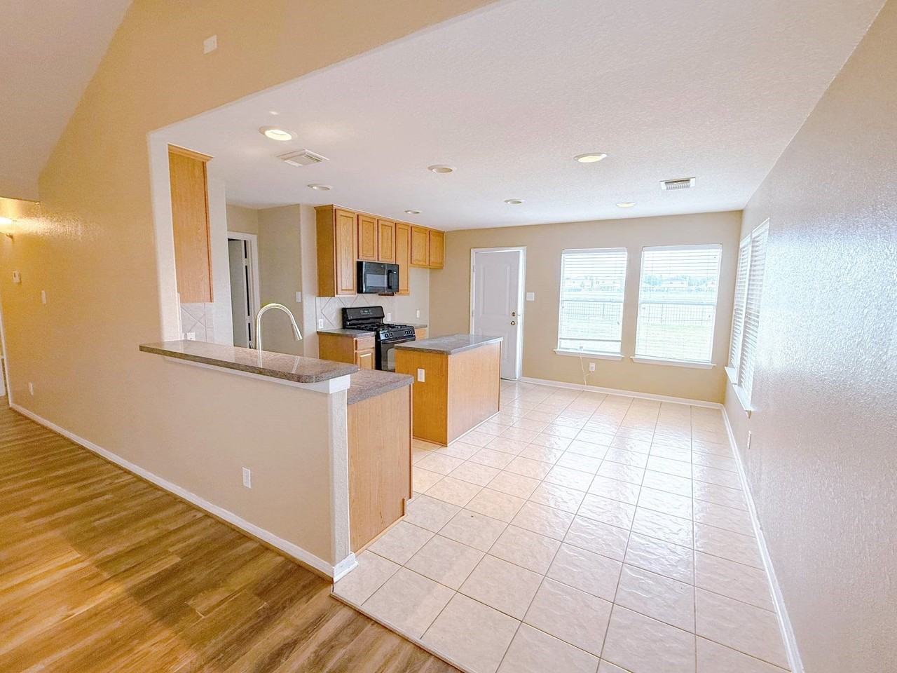 4030 Mt Whitney Way - Photo 6 of 22