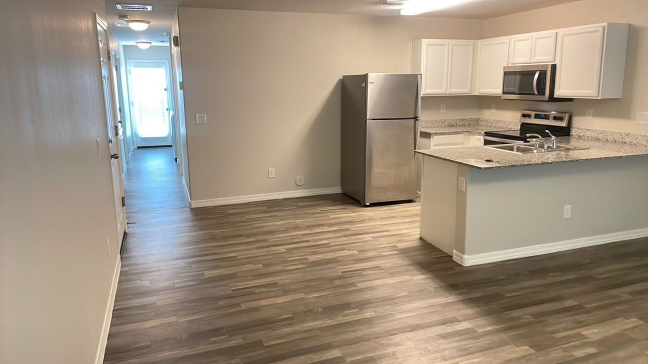 194 E Watson Pl - Photo 3 of 34