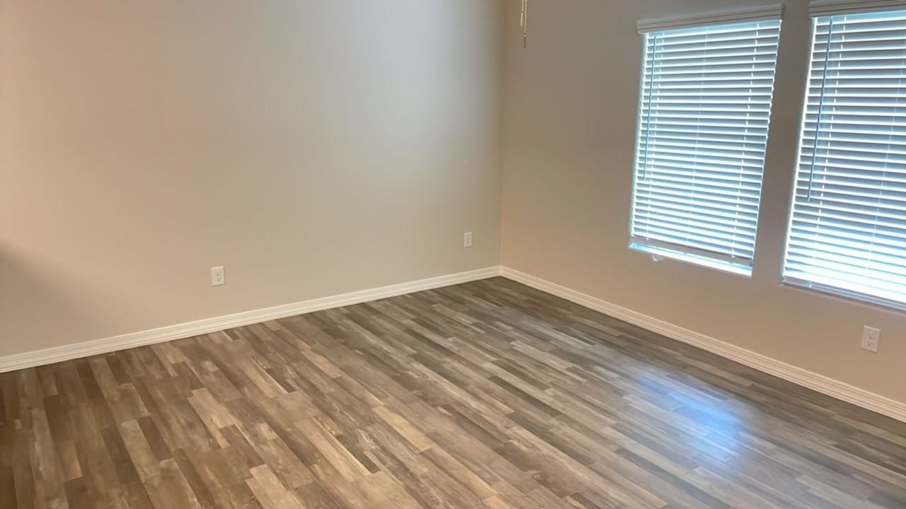 194 E Watson Pl - Photo 6 of 34