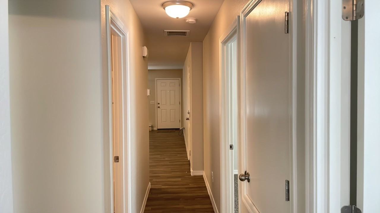 194 E Watson Pl - Photo 7 of 34