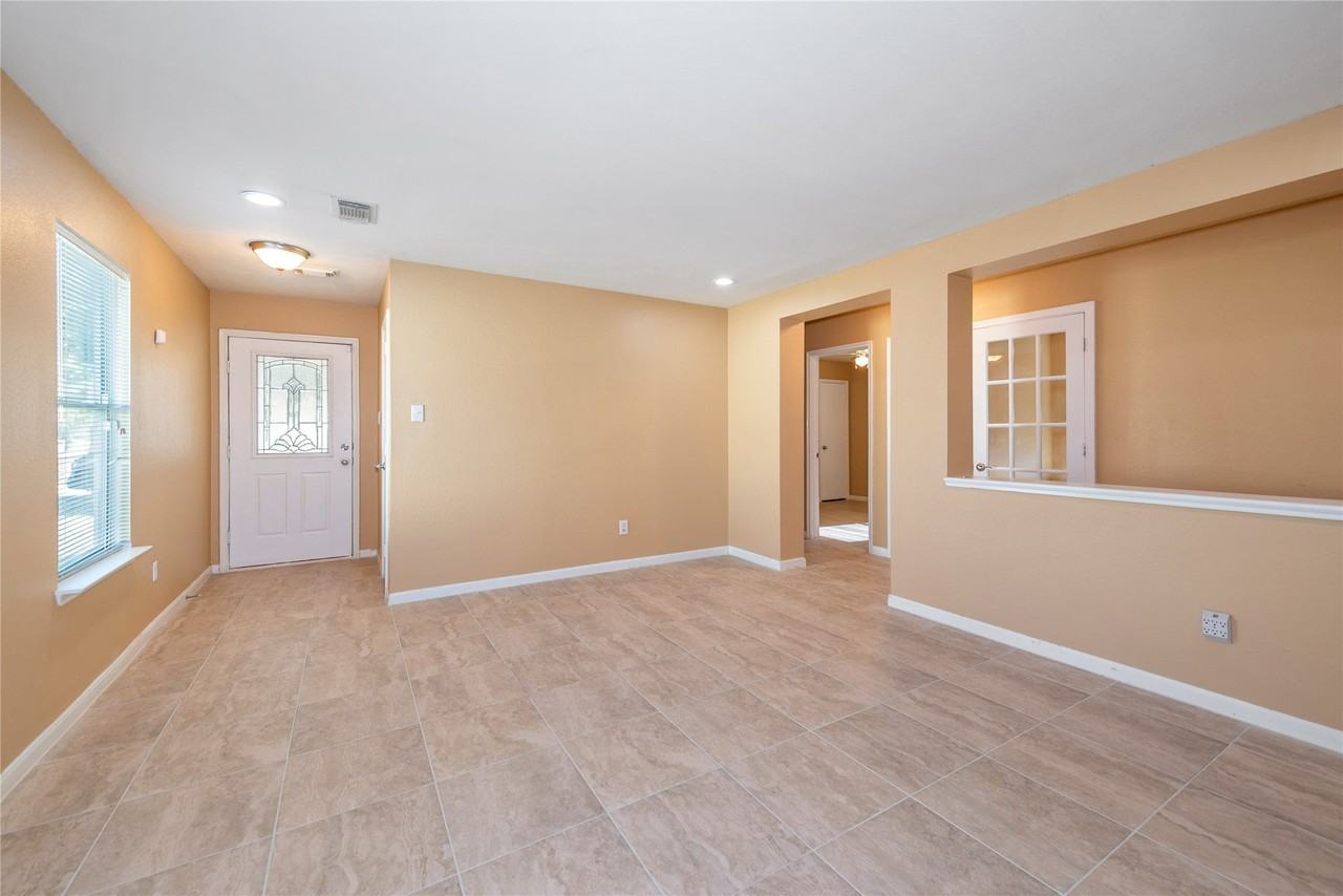 21219 Misty Brook Bend Ln - Photo 2 of 24