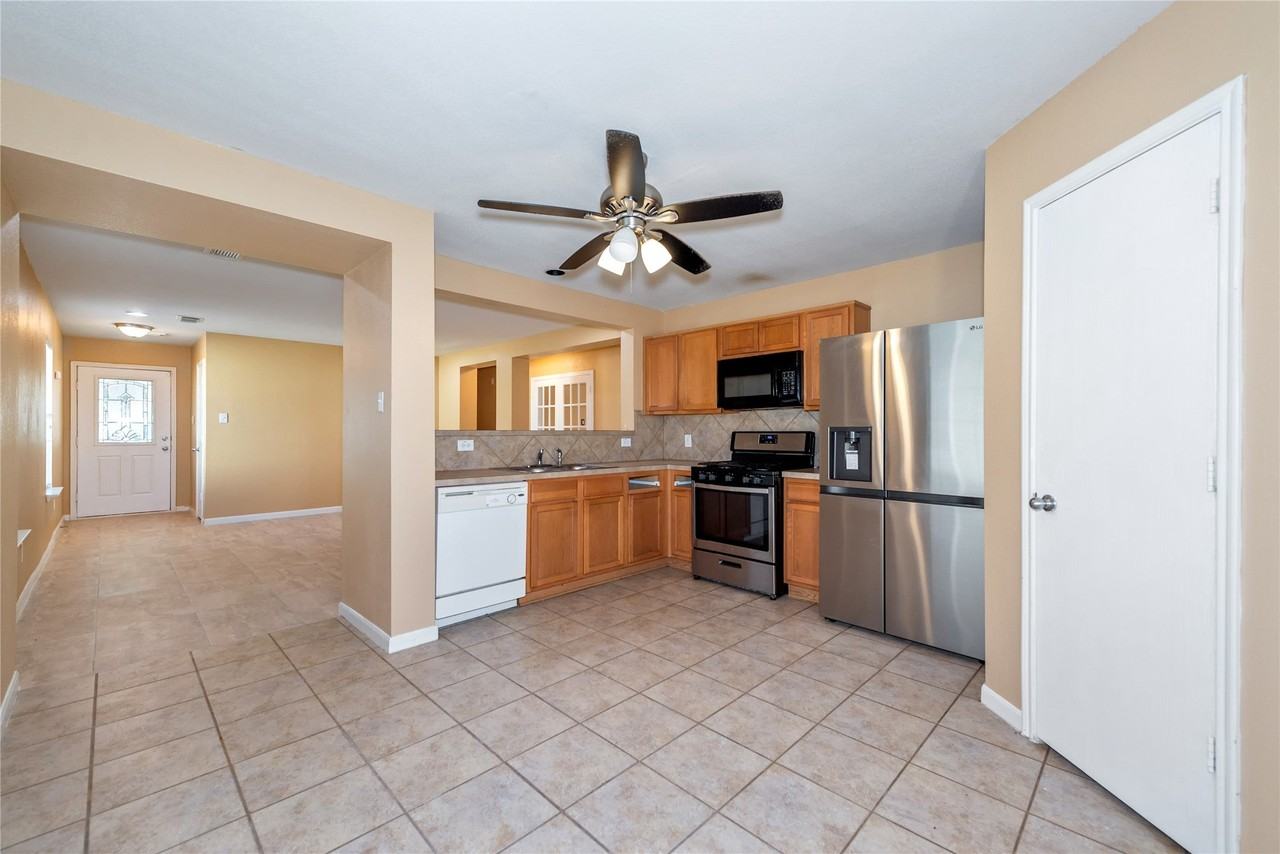 21219 Misty Brook Bend Ln - Photo 5 of 24